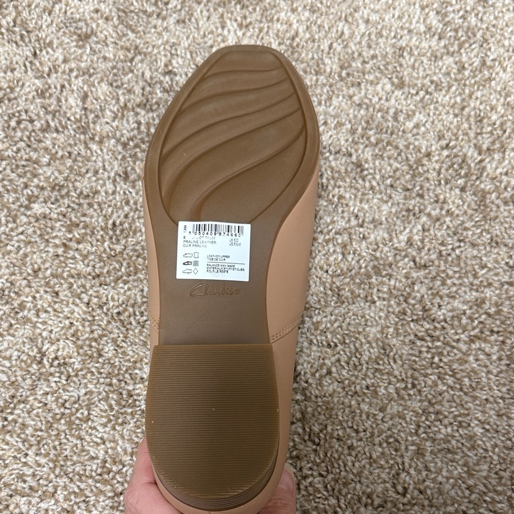 Clarks Women's Tan Loafers New size 8.5 - Picture 4 of 4